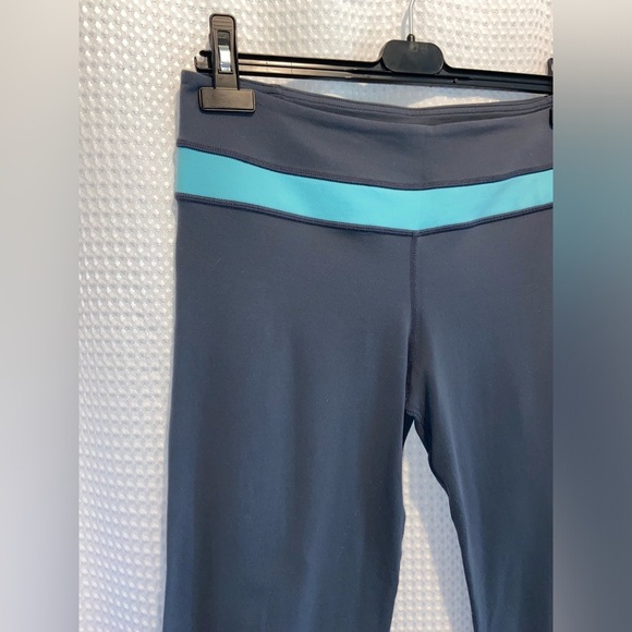 Women’s Lululemon Athletica fully Reversible Groove dark gray crop Yoga Pants‎ 8 - Picture 13 of 15
